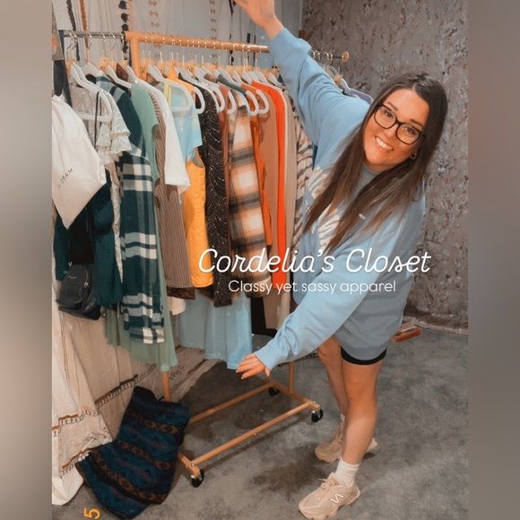 🌿🤎Like This LIVE Listing To Be Notified When I Go Live!🤎CORDELIA’S CLOSET🤎🌿 - Picture 10 of 11